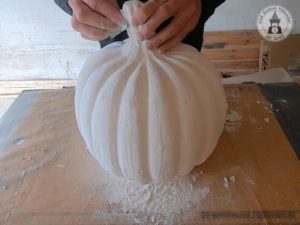 Styrofoam pumpkin step 06-03