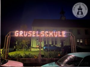 2022-10-24 - Schild Gruselschule